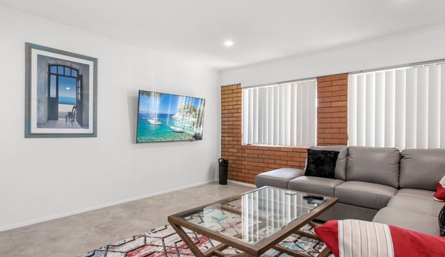 Bell Street 36, Dicky Beach