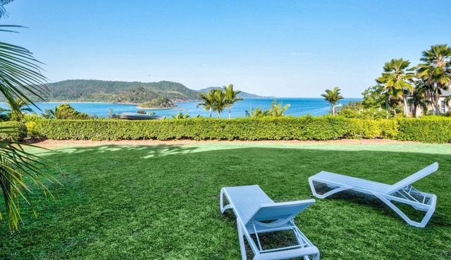 Bella Vista East 3 - 2 bedroom oceanview apartment with golf buggy