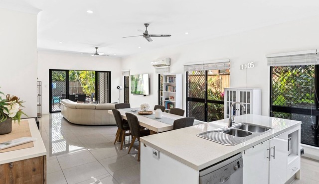 Belle Escapes 14 Beachfront in Trinity in Trinity Beach