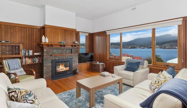 Bellerive Bluff Magic - A Tranquil Panoramic Escape