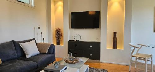 Bendigo Skyline-LUXURY CBD Apartment with lock up Garage