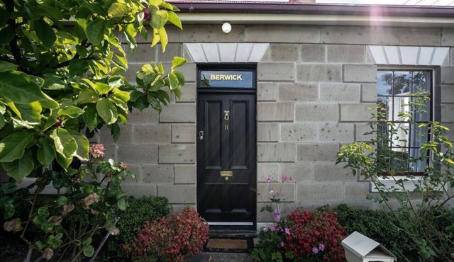 Berwick Cottage and Studio Historic Battery Point