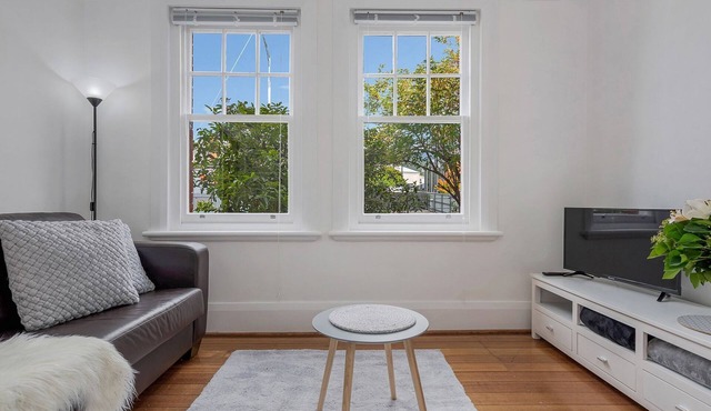 Best on Letitia Central spacious stylish sleeps 6