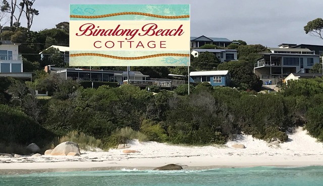 BINALONG BEACH COTTAGE Beachfront Next door to restaurant. King Bed for couples