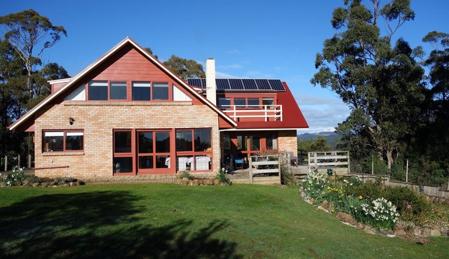 Black Bluff View Retreat - a large comfortable 5 bedroom house on 40 hectares.