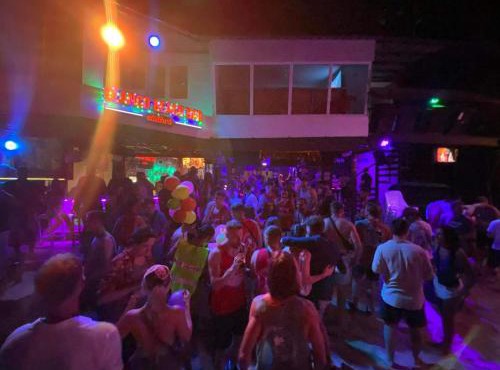 Blanco Beach Bar Hostel in Phi Phi Islands