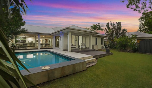 Blue Lagoon Haven – A Serene Tropical Getaway