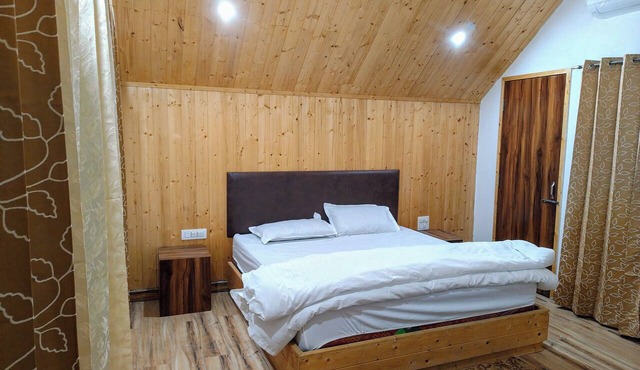 Blue Sheep Resort & Restaurant in Dunda