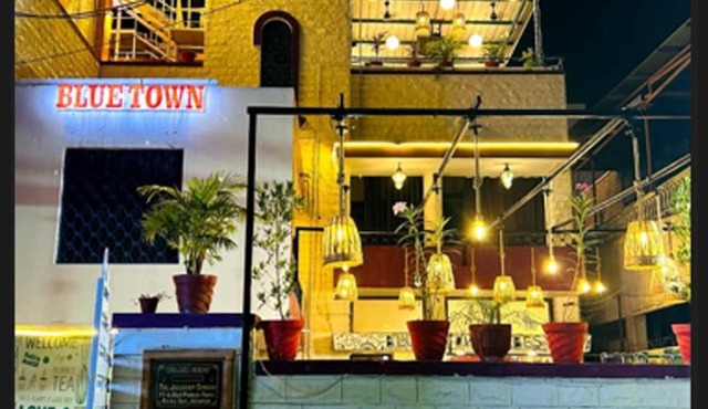 Blue town Hostel & Cafe