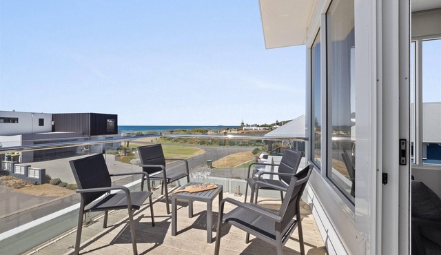 Bluewater Retreat - Bluewater Retreat - Breeze to the beach with ease