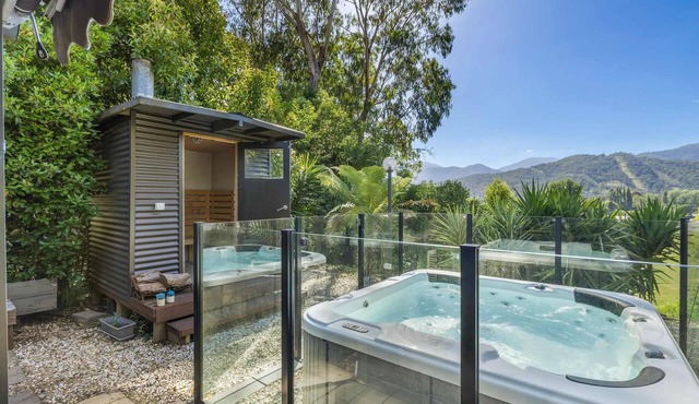 Bogong View Retreat | Spa, Sauna & Alpine Views