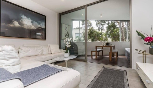 Bondi Beach Lux Apartment with Private Patio