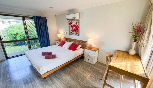 Bonhaven Deluxe King Room with private Bathroom