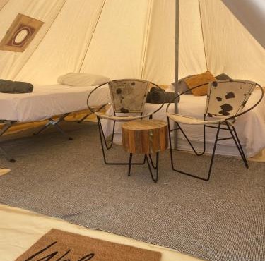 Box Flat Belle Off Grid Glamping in Lightning Ridge