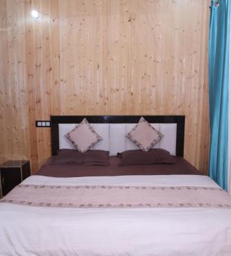 Brahamkamal Resort in Gupta Kāshi