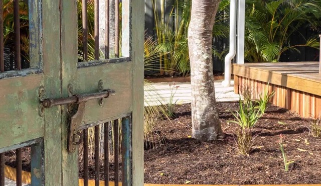 *BRAND NEW RENOVATION* Beautiful Cabin Steps from Beach
