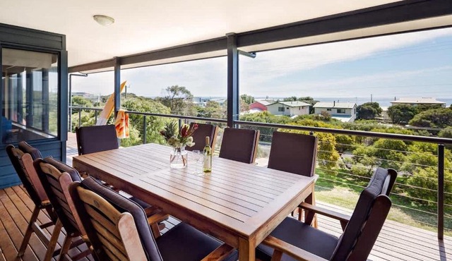 Breakaway - Bay Views Games and Beach Bliss