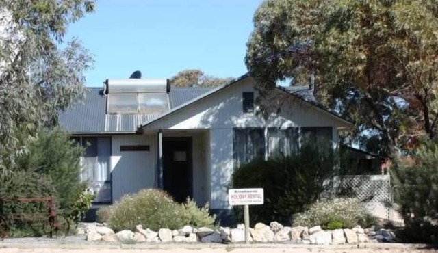Breakaway Holiday House - close to beach