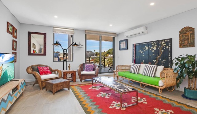 BREEZES @ OCEANS EDGE | Ocean Views , WIFI | Accom Holidays in TERRIGAL