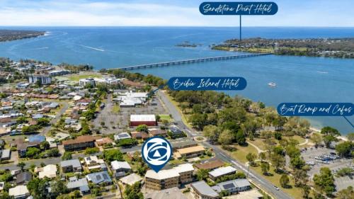 Bribie Escape, Top Floor Unit with Waterviews
