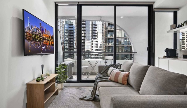 Bright 2-Bed Apartment Near South Melbourne in South Melbourne