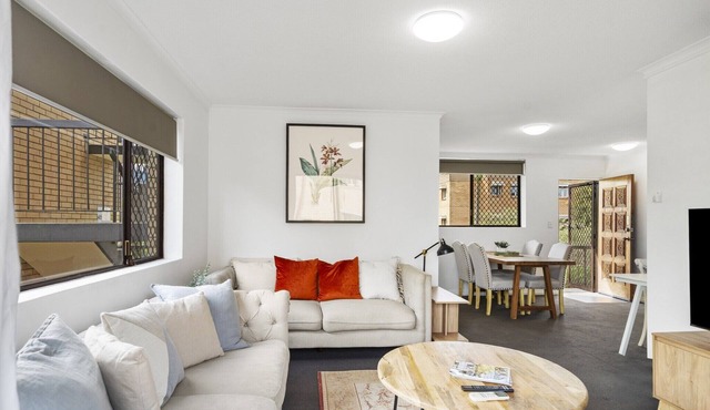 Bright 2-Bed Apartment in Leafy New Farm