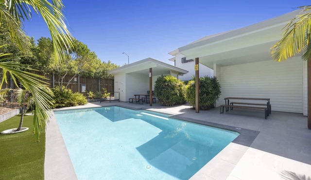 Bright 3-Bed Home with Private Courtyard
