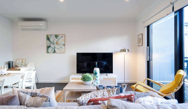 Bright 3BR 3 Level Townhouse Port Melbourne