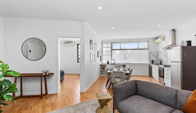 Bright 3BR Home Near Perth CBD, Airport, Stadium