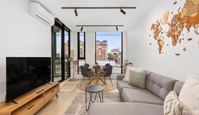 Bright and Modern 1BR Apt with Balcony and Car Park