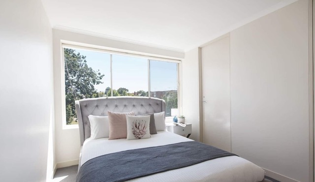 Bright and Modern Pad in Flemington with Parking