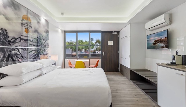 Bright Coastal Studio in St Kilda Beach Area