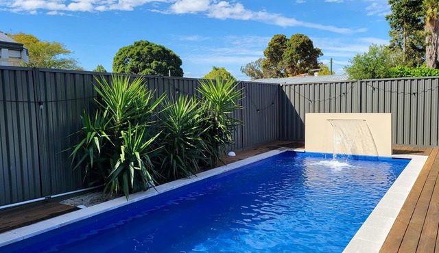 Bright Modern Home- Poolside Escape