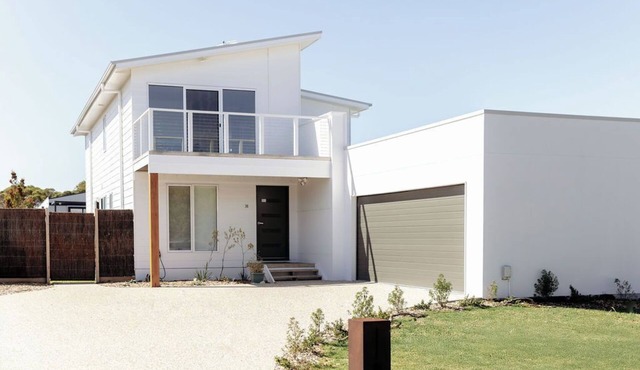 Broadbeach House Inlet - Winter Promo Stay 3 pay 2