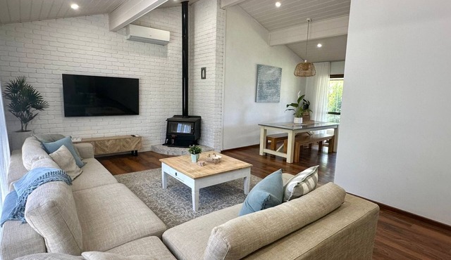 Broadwater Break: Stylish Coastal Retreat for Families
