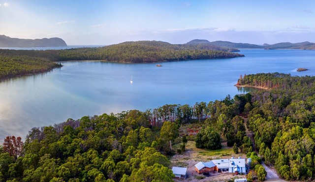 Bruny Island Lodge