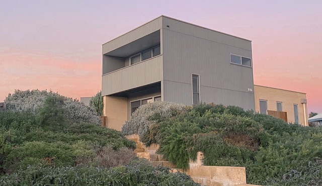 'By The Beach' Seaside Holiday Home Margaret River