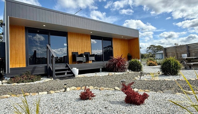 CABIN ONE, on Gordon, Swansea