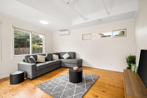 Cabinesque Comfort - A Refreshing Beachside Retreat
