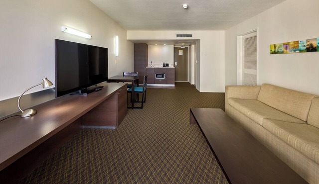Cairns Harbourside Hotel