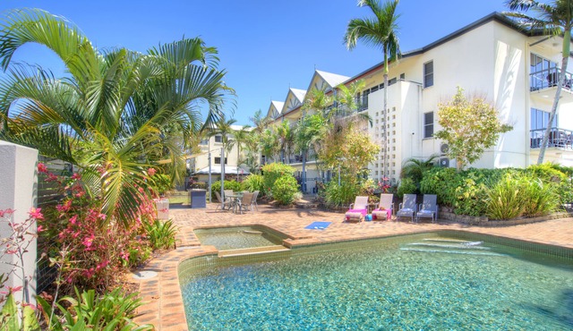Cairns Queenslander Hotel & Apartments