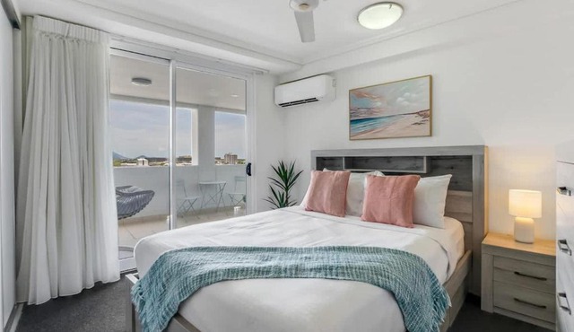 "Cairns Sky" A Central Resort-style Retreat