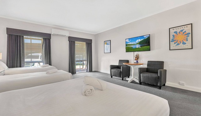 Caledonian Hotel Motel