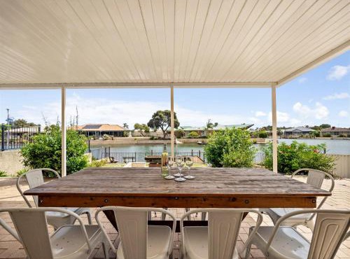 Canal viewPrivate JettyFamily-Pet Friendly