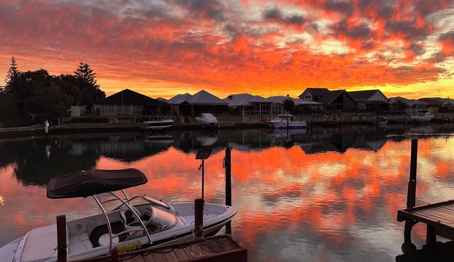Canal Views - accommodation in Halls Head, Mandurah: dolphins, sunrises and more