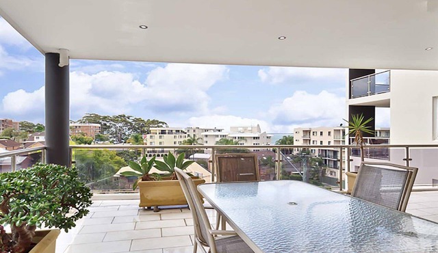 Carrington, 8 15 Government Road - spacious unit with air conditioning, lift, secure parking and close to town
