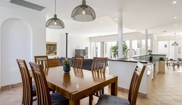Casa Bella - Central Location | Luxury Amenities