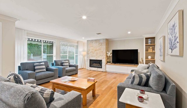 Casa Cypress, Home Near Bowral with Garden and BBQ