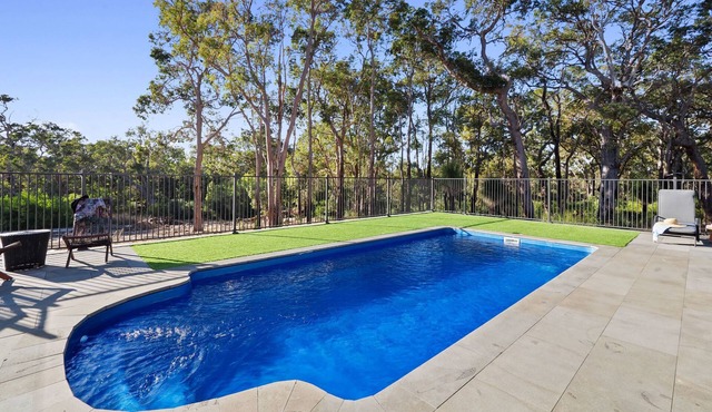 Casa Dee - Rural Family Retreat. Heated pool. 5 mins from Dunsborough Town/Beach