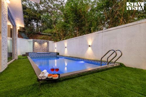 Casa Elyra by VEO, StayVista - 4BHK Villa with Jacuzzi & Private Pool in Lonavala